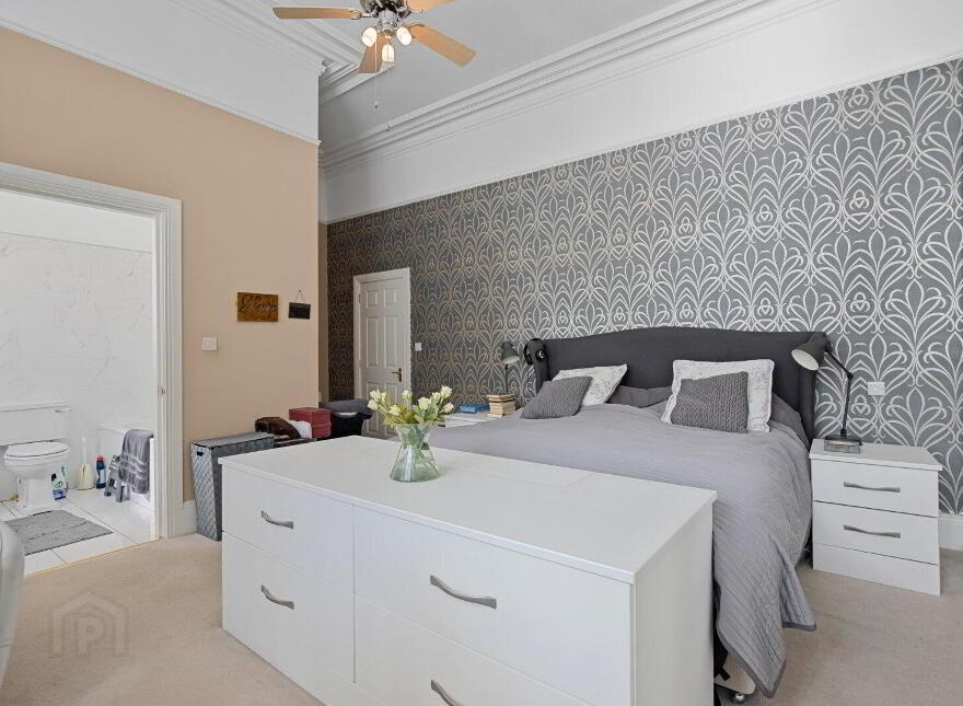 9 Wellington Park, Belfast, BT9 6DJ