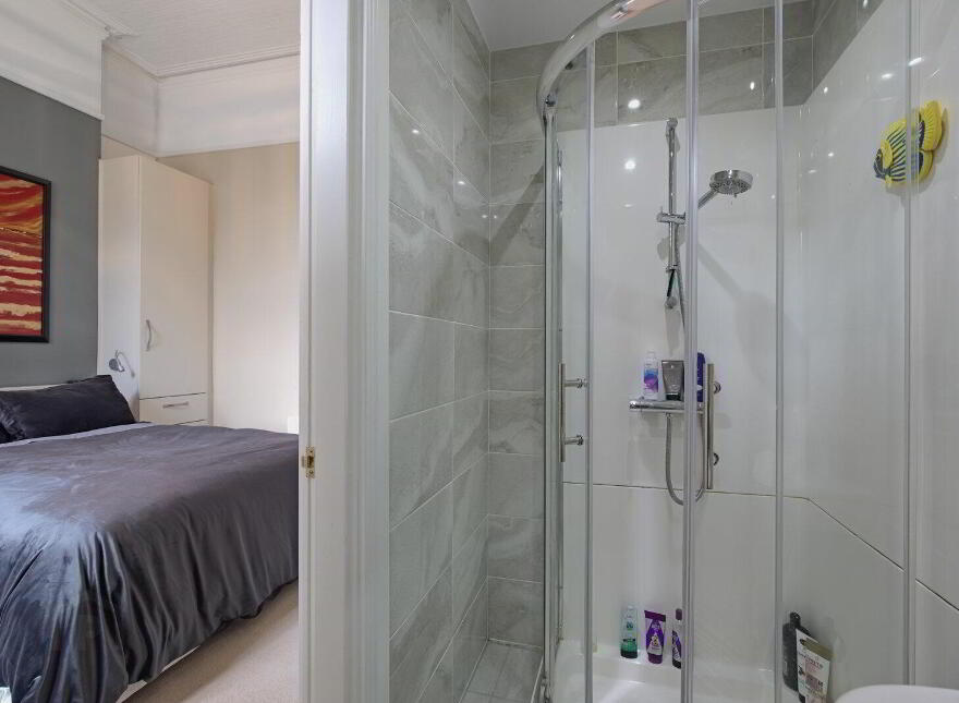 9 Wellington Park, Belfast, BT9 6DJ