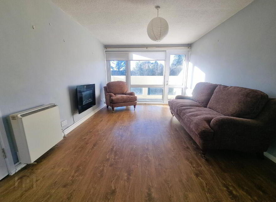 6D, Ferndale House, Dunmurry, BT17 9DB