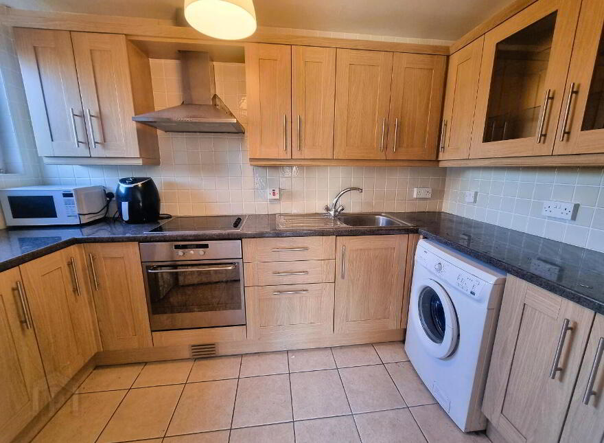 6D, Ferndale House, Dunmurry, BT17 9DB