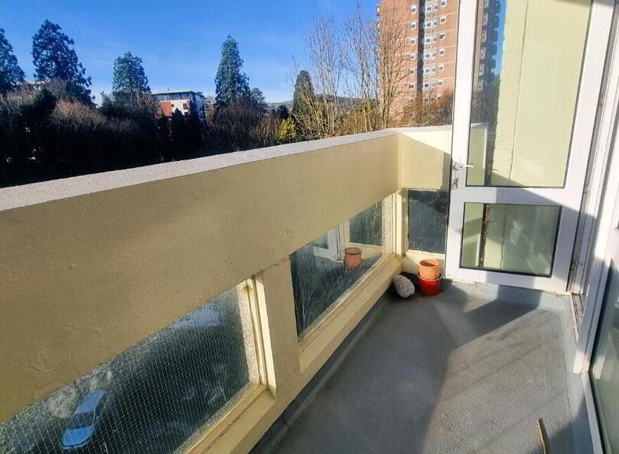 6D, Ferndale House, Dunmurry, BT17 9DB
