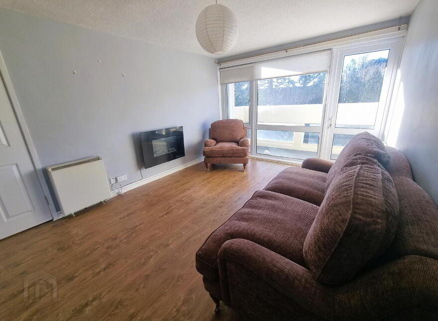 6D, Ferndale House, Dunmurry, BT17 9DB