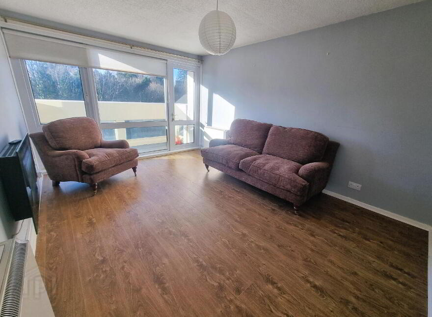6D, Ferndale House, Dunmurry, BT17 9DB