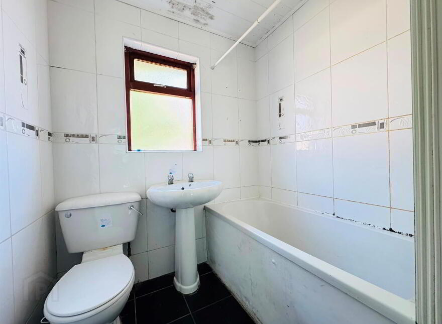 15 Enniskeen Avenue, Rathcoole, Newtownabbey, BT37 9HN