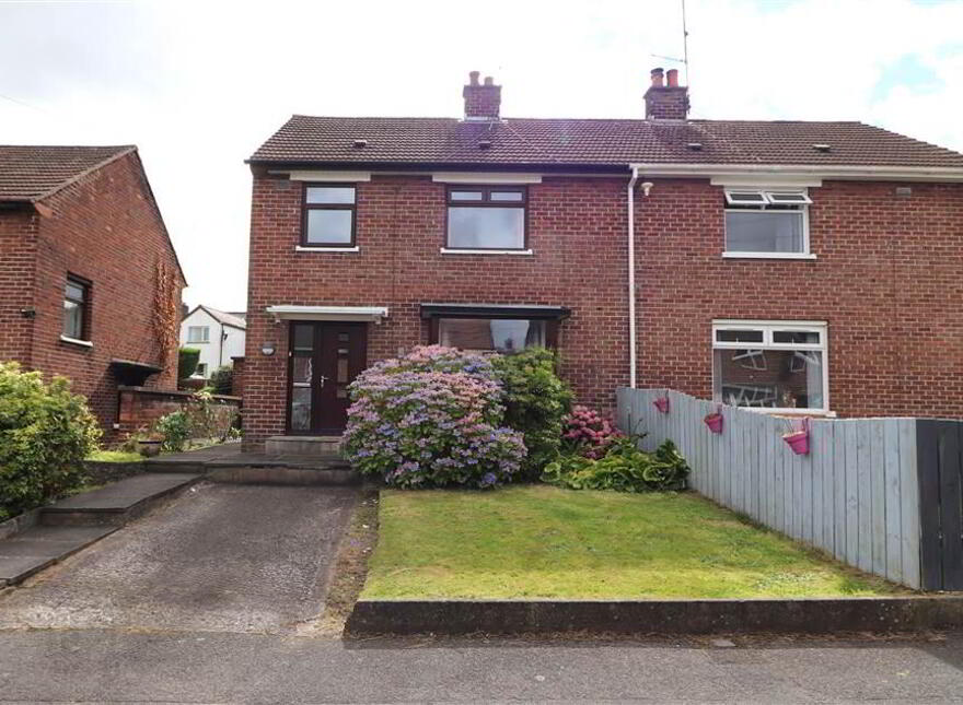 8 Lawnbrook Drive, Grand Street, Lisburn, BT27 4UB