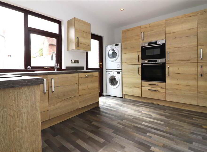 8 Lawnbrook Drive, Grand Street, Lisburn, BT27 4UB