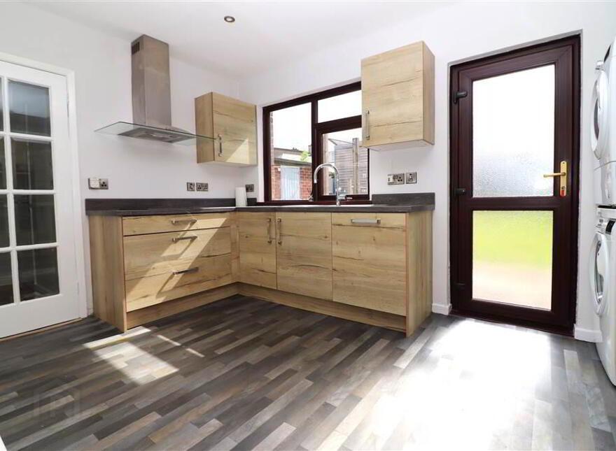 8 Lawnbrook Drive, Grand Street, Lisburn, BT27 4UB