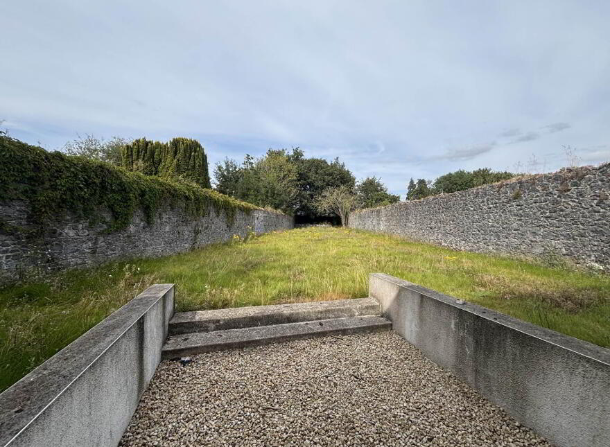 2 John`s Mall, Birr, R42XW21