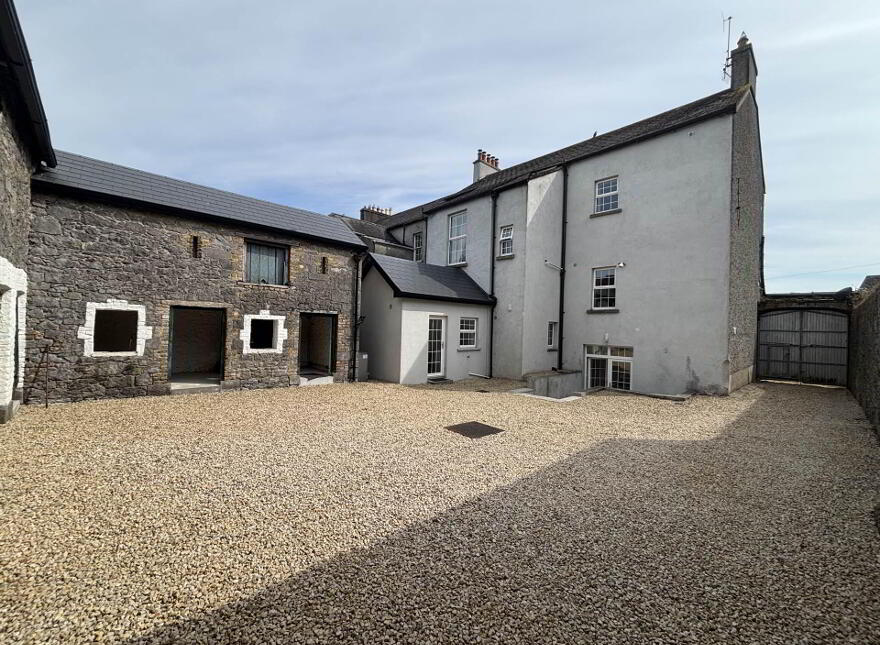 2 John`s Mall, Birr, R42XW21