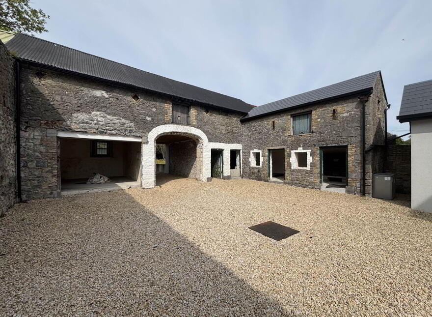 2 John`s Mall, Birr, R42XW21