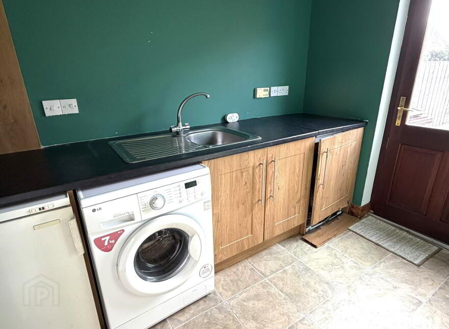 98 Rossdale, Ballymena, BT42 2SJ
