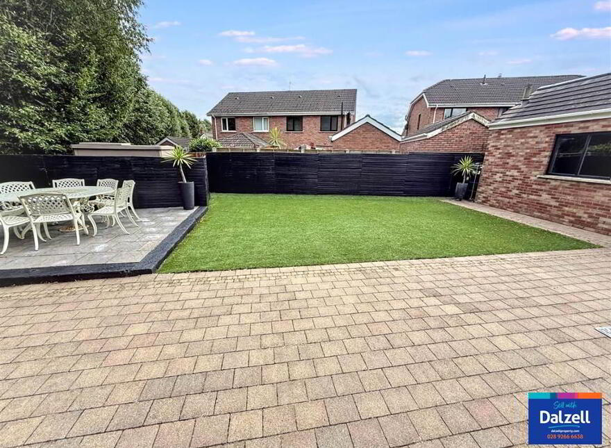 1 Hollyburn, Lisburn, BT28 2YL
