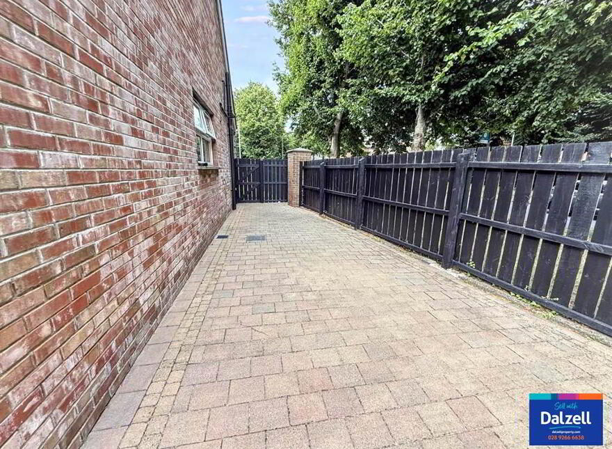 1 Hollyburn, Lisburn, BT28 2YL