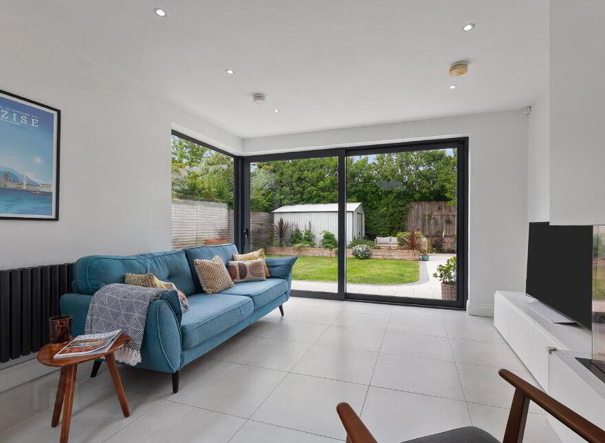 747 Lisburn Road, Belfast, BT9 7GW