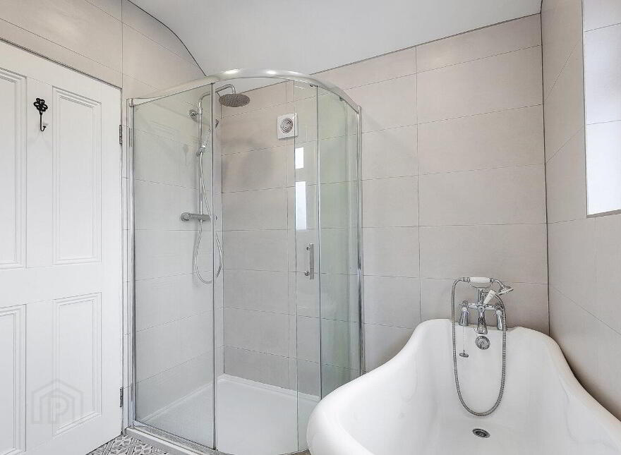 747 Lisburn Road, Belfast, BT9 7GW