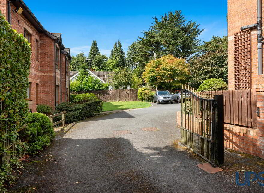 4 Park Mews, Dunmurry, Belfast, BT17 0HP