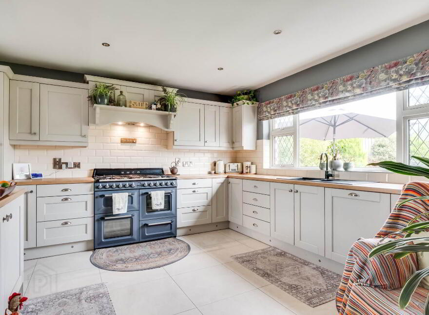 27 Tullyavey Road, Enniskillen, BT94 2JT