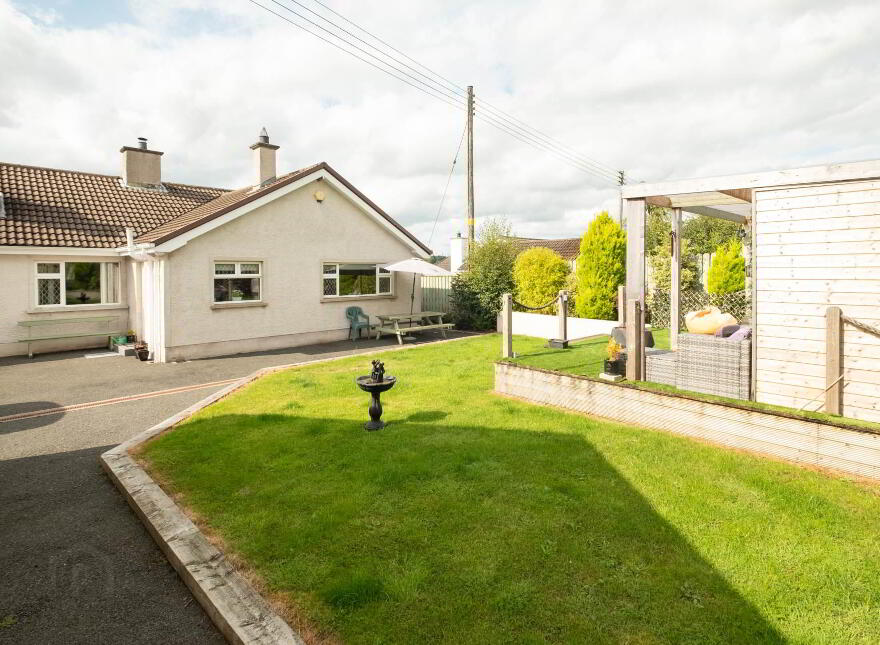 27 Tullyavey Road, Enniskillen, BT94 2JT