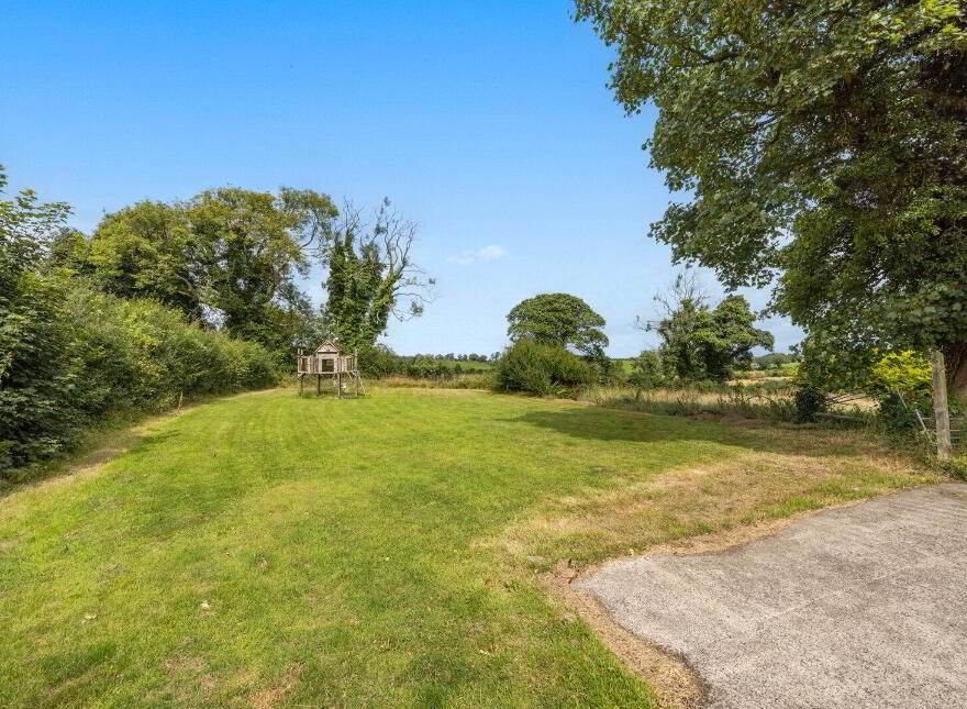 103 Belfast Road, Saintfield, BT24 7HE