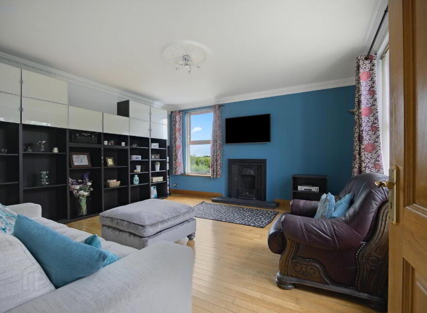 103 Belfast Road, Saintfield, BT24 7HE