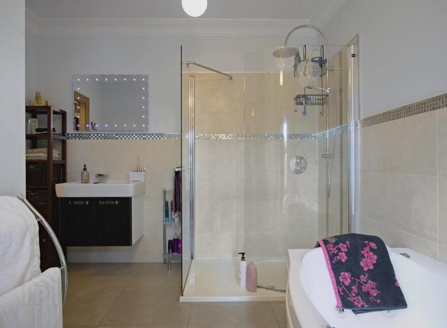 103 Belfast Road, Saintfield, BT24 7HE