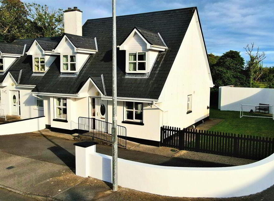 15 Friarshill Close, Ballaghaderreen, F45NY98