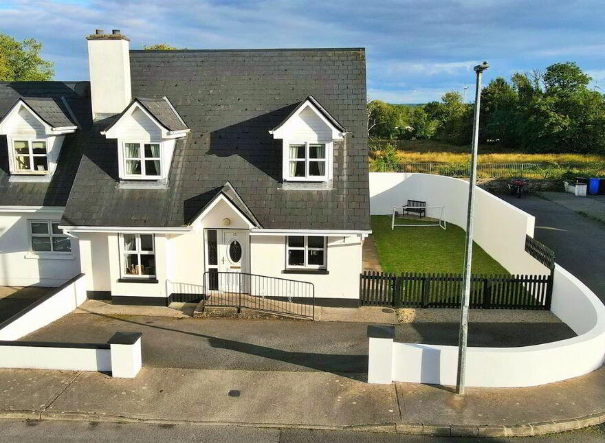 15 Friarshill Close, Ballaghaderreen, F45NY98
