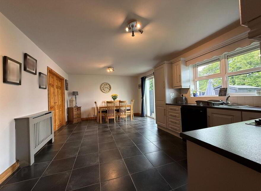 15 Friarshill Close, Ballaghaderreen, F45NY98