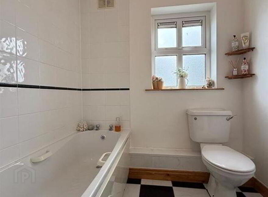 15 Friarshill Close, Ballaghaderreen, F45NY98