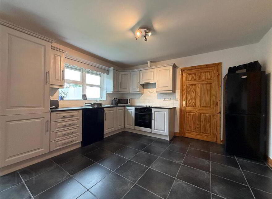 15 Friarshill Close, Ballaghaderreen, F45NY98
