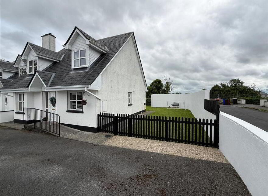 15 Friarshill Close, Ballaghaderreen, F45NY98