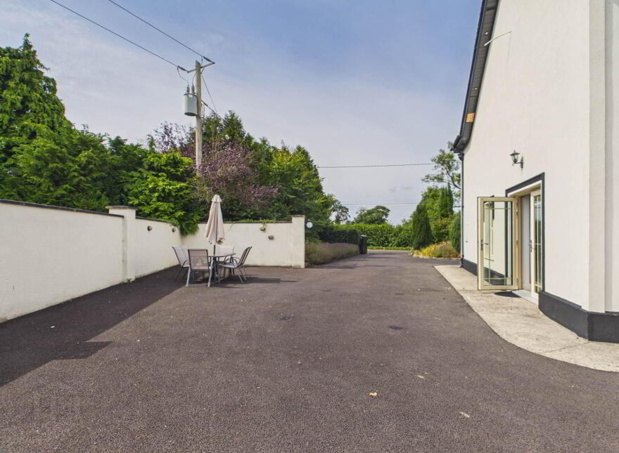 Phoenix Down, Youngstown, Athy, R14EH42