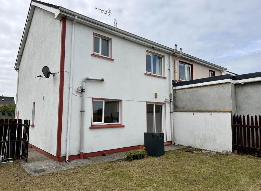 16 Cherryvale, Ballyhaunis, F35CX82