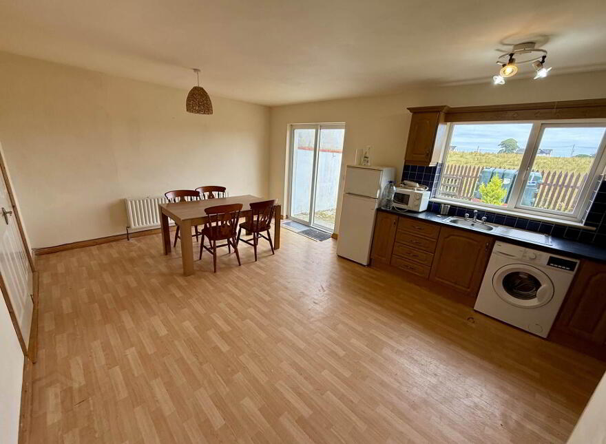 16 Cherryvale, Ballyhaunis, F35CX82