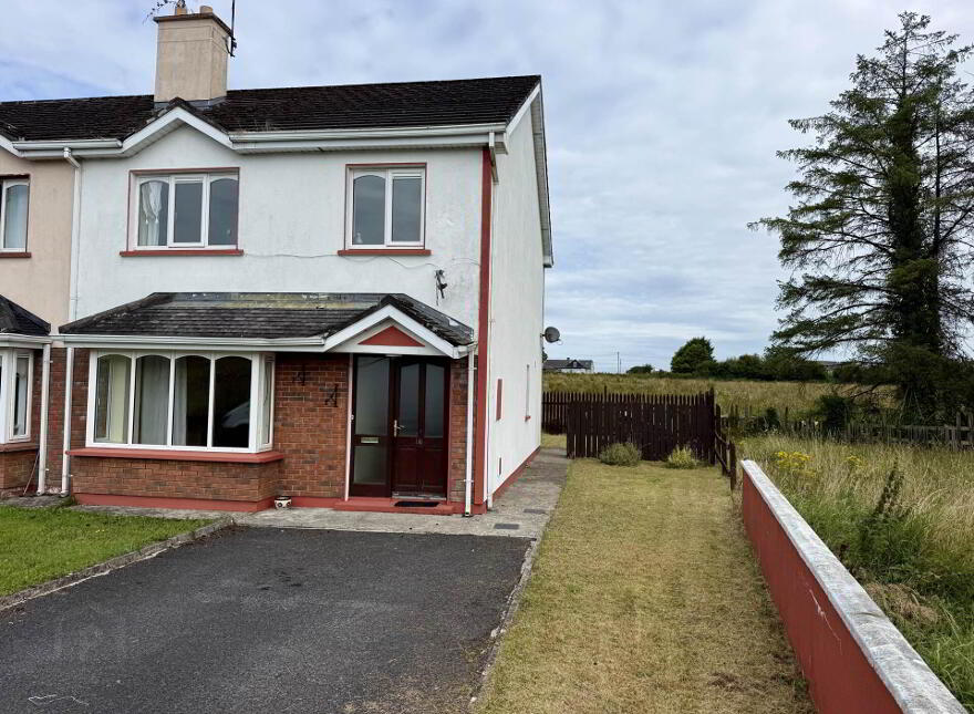 16 Cherryvale, Ballyhaunis, F35CX82 photo