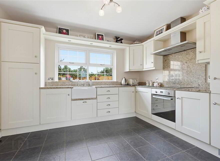 10 Grangefield, Toomebridge, BT41 3TZ