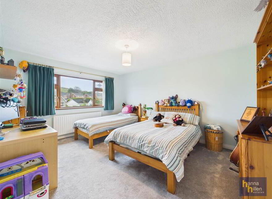 18 Hollywood Grove, Newry, BT34 2JT