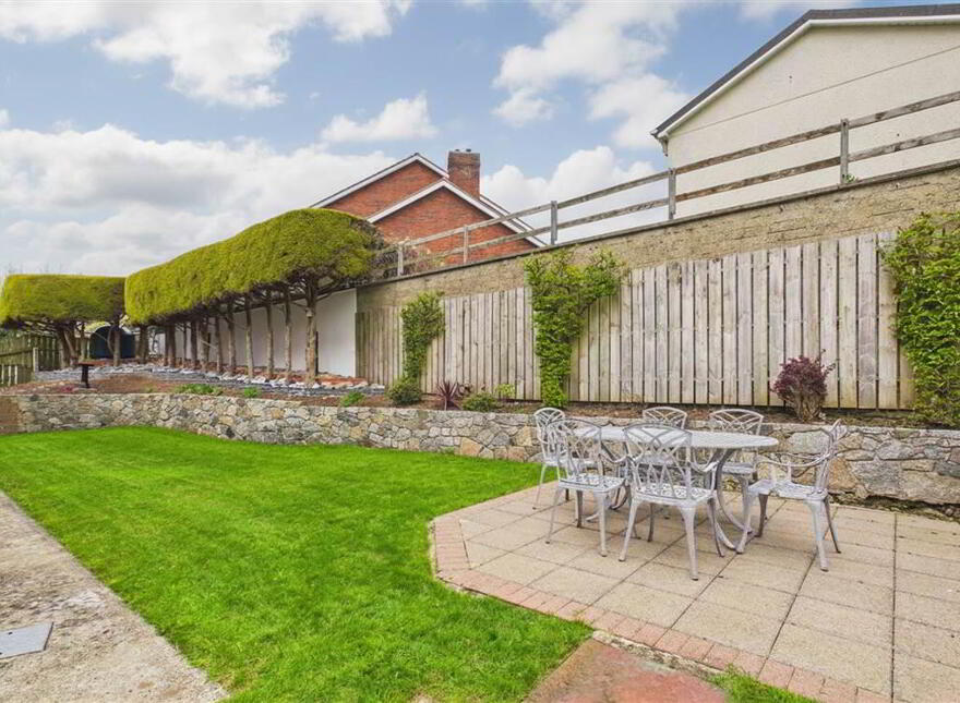 18 Hollywood Grove, Newry, BT34 2JT