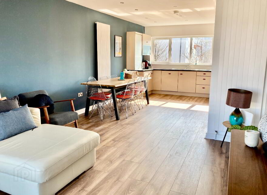 STUDENT LET 2026-27, 10 Old Church Court, Portstewart, BT55 7WB
