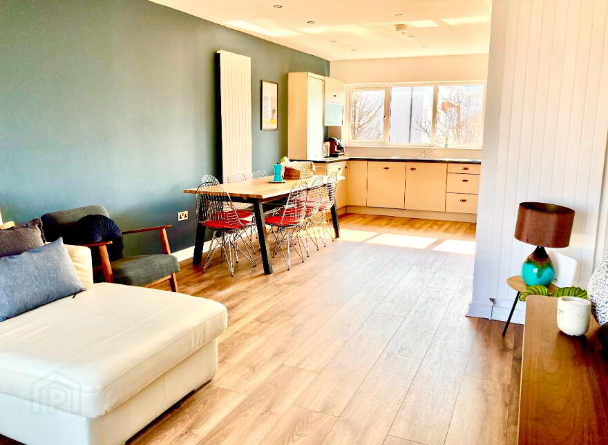 STUDENT LET 2026-27, 10 Old Church Court, Portstewart, BT55 7WB