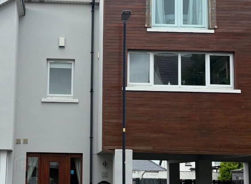 STUDENT LET 2026-27, 10 Old Church Court, Portstewart, BT55 7WB