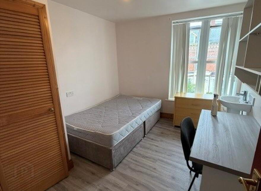 Flat 6-12 Ashley Avenue, Belfast, BT9 7BT