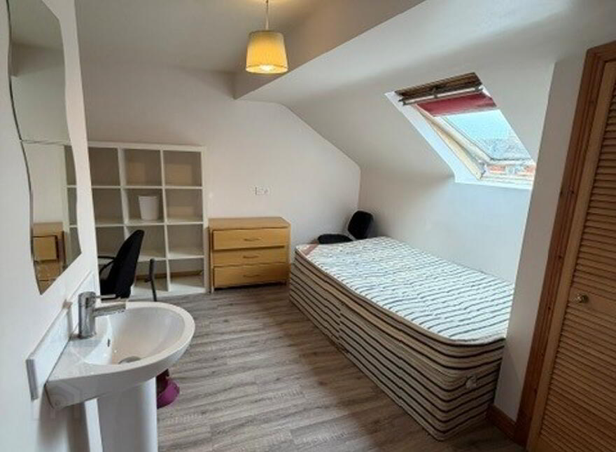 Flat 6-12 Ashley Avenue, Belfast, BT9 7BT