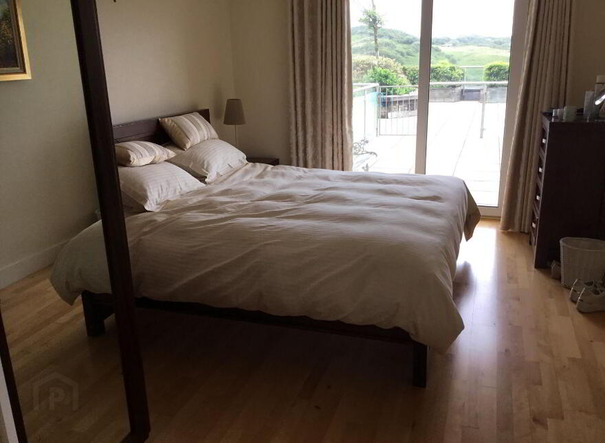 Apartment 2 Harbour View, Market Square, Clifden, H71CH24