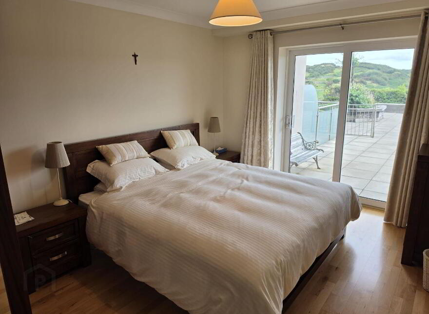 Apartment 2 Harbour View, Market Square, Clifden, H71CH24