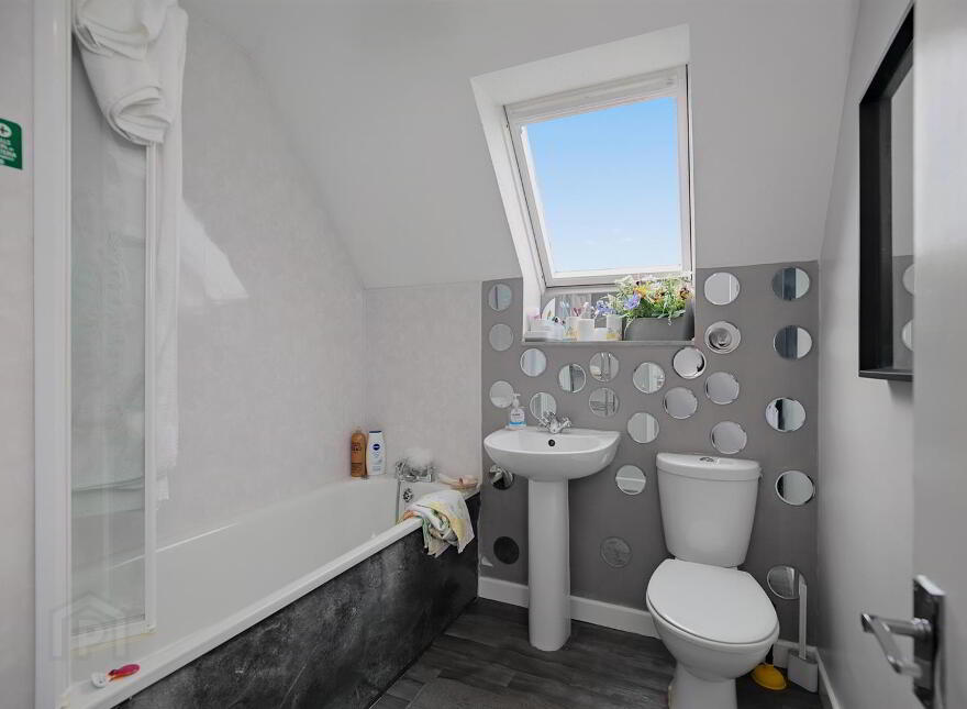 26 Lagmore Downs, Stewartstown Road, Dunmurry, Belfast, BT17 0TB