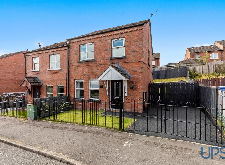 9 Lagmore Rise, Dunmurry, Belfast, BT17 0GG