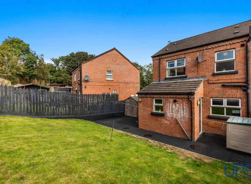 9 Lagmore Rise, Dunmurry, Belfast, BT17 0GG