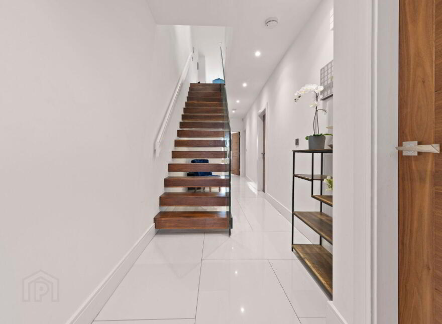 Apartment 4 Curran Gate 115 Causeway Street, Portrush, BT56 8RZ