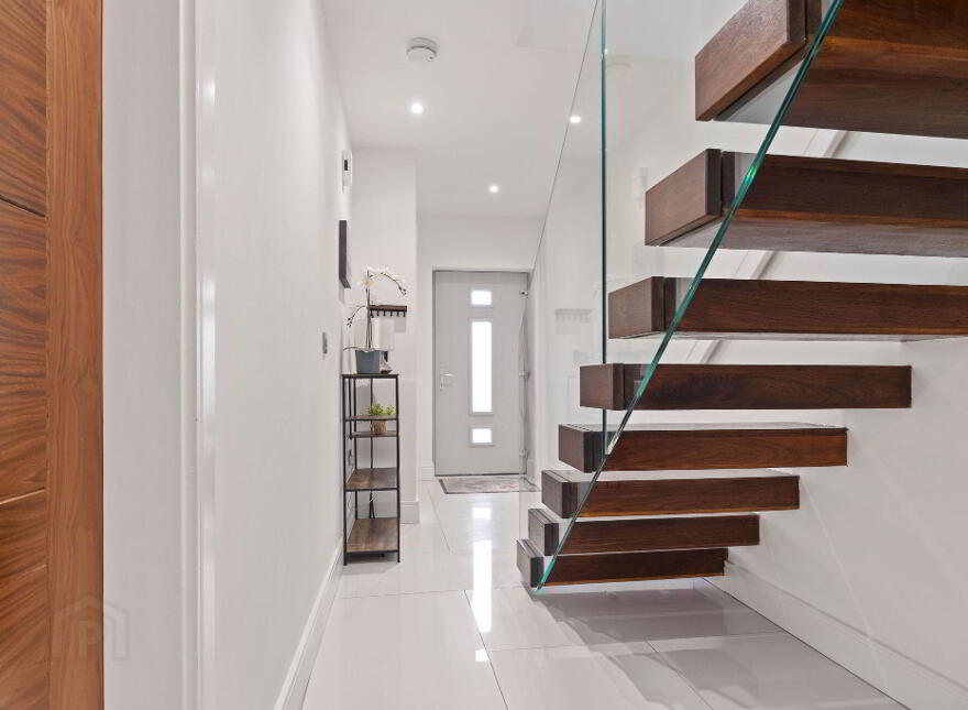 Apartment 4 Curran Gate 115 Causeway Street, Portrush, BT56 8RZ